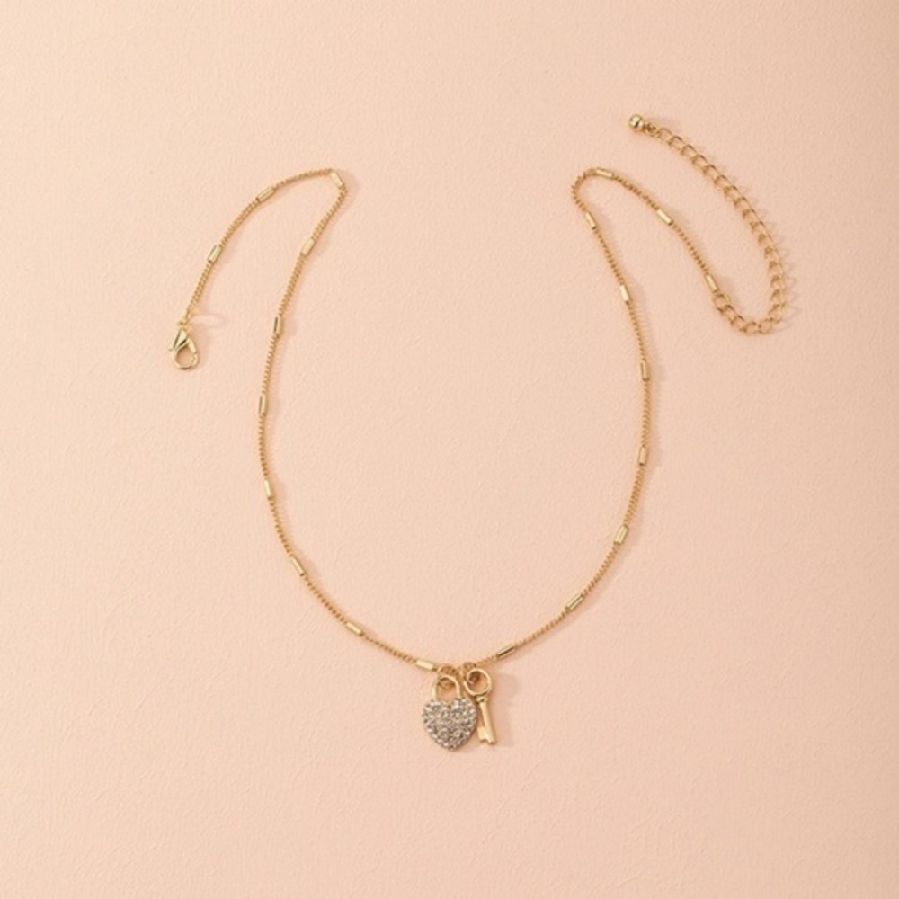 3/$30 💛 Rhinestone Lock and Key Necklace - Picture 2 of 5